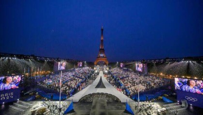 乐鱼体育手机版-巴黎奥运开幕式水平如何？看看国外记者们怎么打分