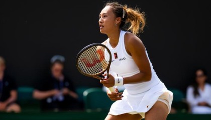 中超-恭喜郑钦文！14份代言年收入2.3亿，短短2年，从全球第15飙升第1